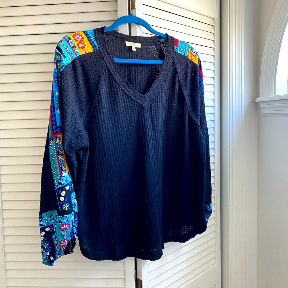 Like new black waffle long sleeve accent sleeves🖤